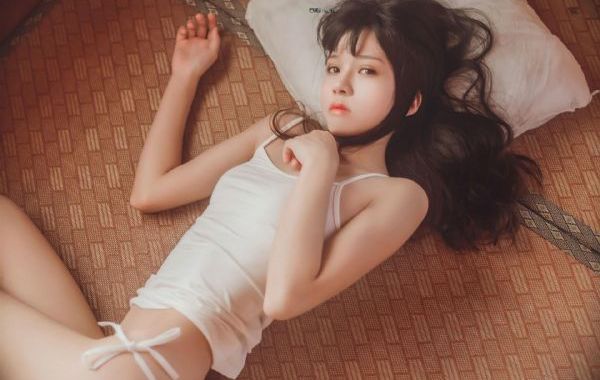 年轻女的老师2中字在线