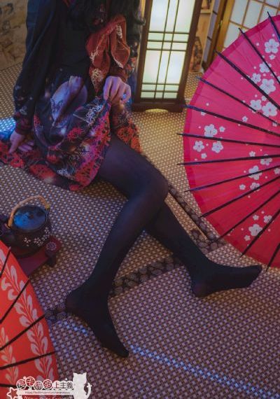 她唇之下在线观看